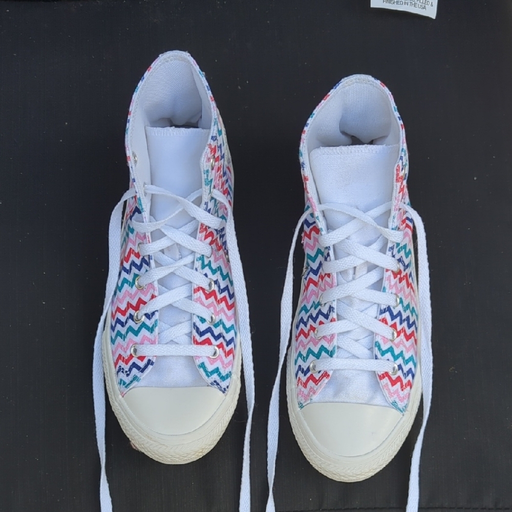 Converse White and Red Sneakers with Classic Design